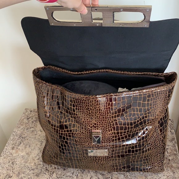 Gazzaz Brown Soft Leather Carry-On - Picture 8 of 16